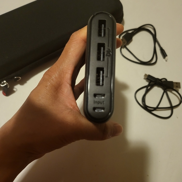 New!- Anker PowerCore 28600 mAh Portable Power Bank w/Carrying Case - Picture 4 of 12